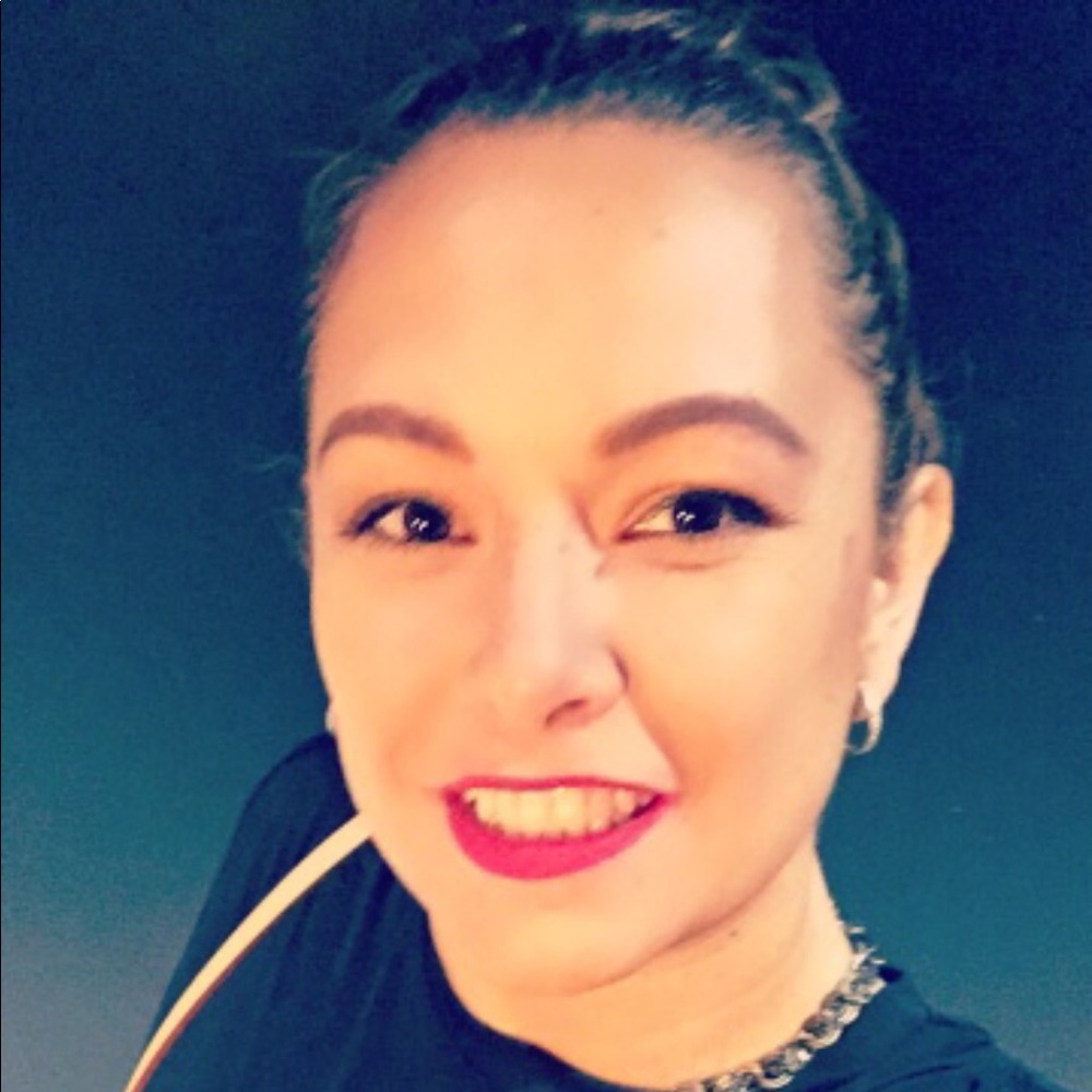 Meet your Posher, Valerie 💐💐💐